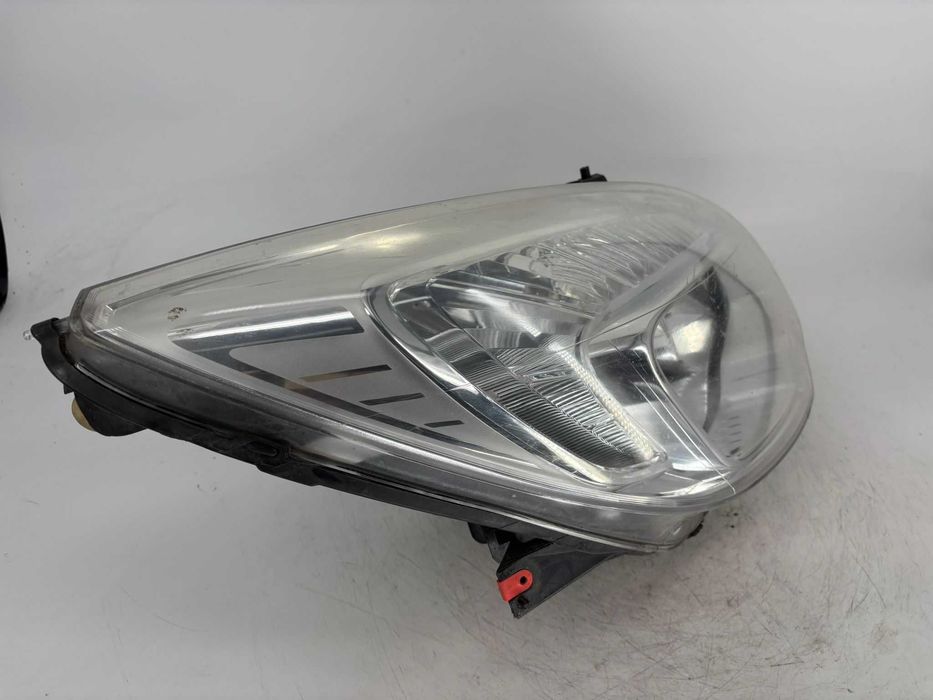 Far dreapta Opel Meriva B an 2011