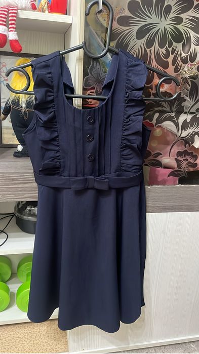 Продам платья для школы в отличном состояние