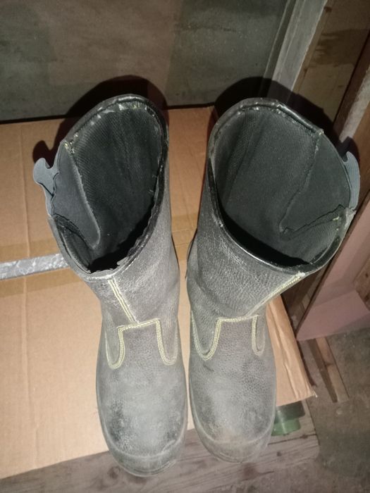 Продам спец обувь