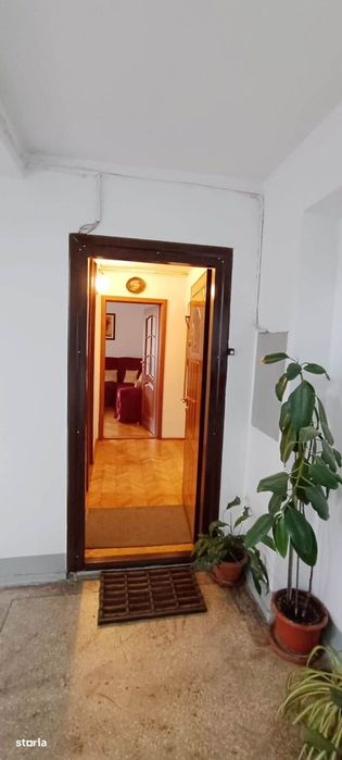 Apartament cu 4 camere in Tractoru-Independentei