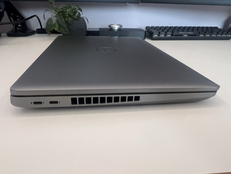 Лаптоп Dell Inc. Latitude 5531 (14 cores) (подарък мишка с клавиятура)