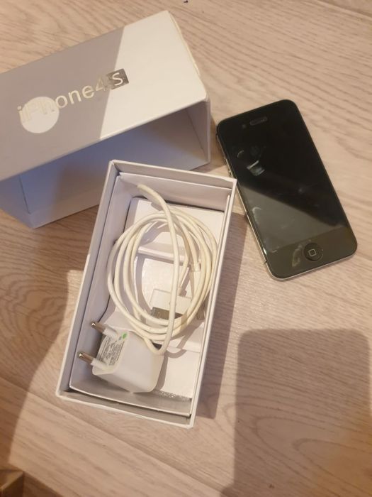 Продам    айфон 4s