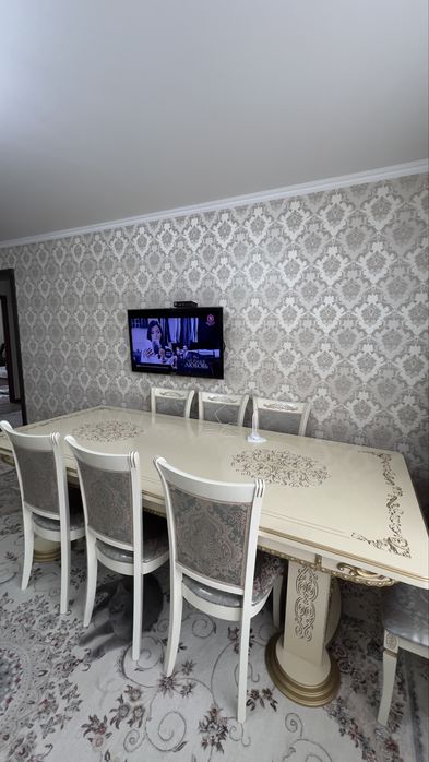 Стол в отличном состояний!