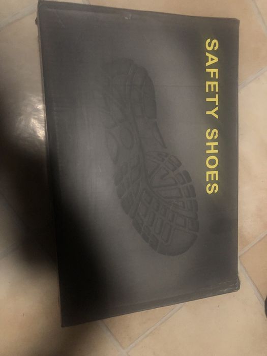 Обувки с бонбе желязни