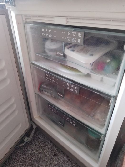 Продавам за части хладилник MIELE KFN14923SD ed