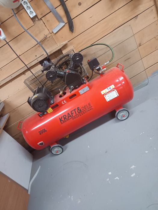 Compresor aer  200litri 380 alimentare curent