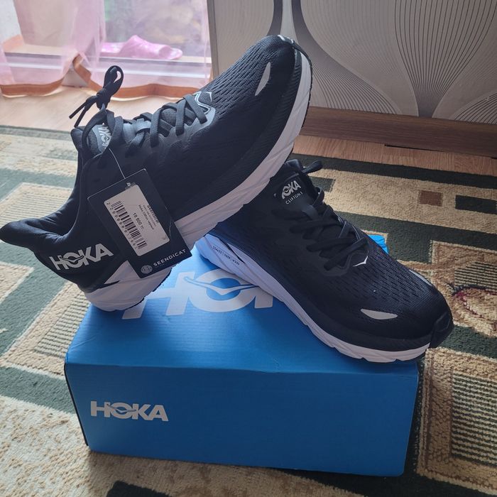 Продам кроссовки