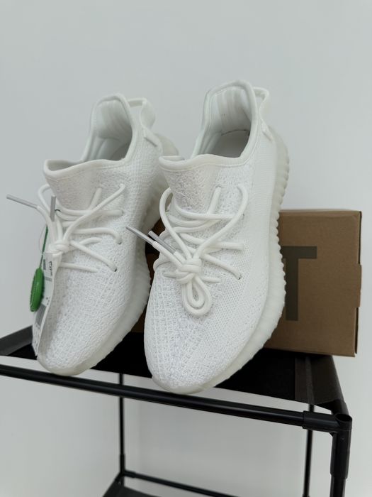 Adidasi yeezy 350