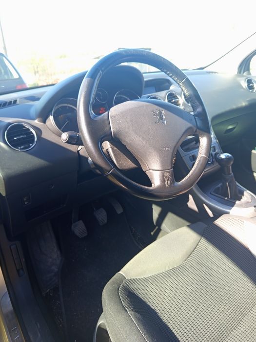 Продавам Пежо 308 турбо бензин