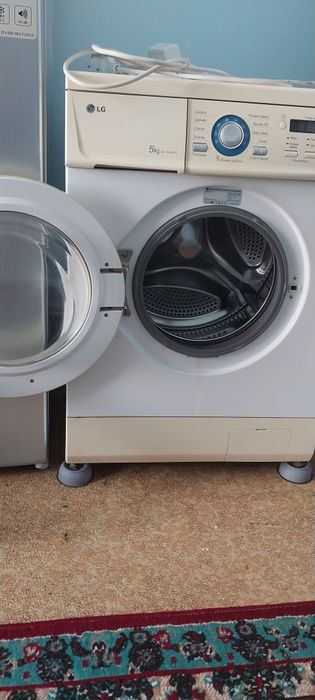 Прадаётся стиральная машина LG