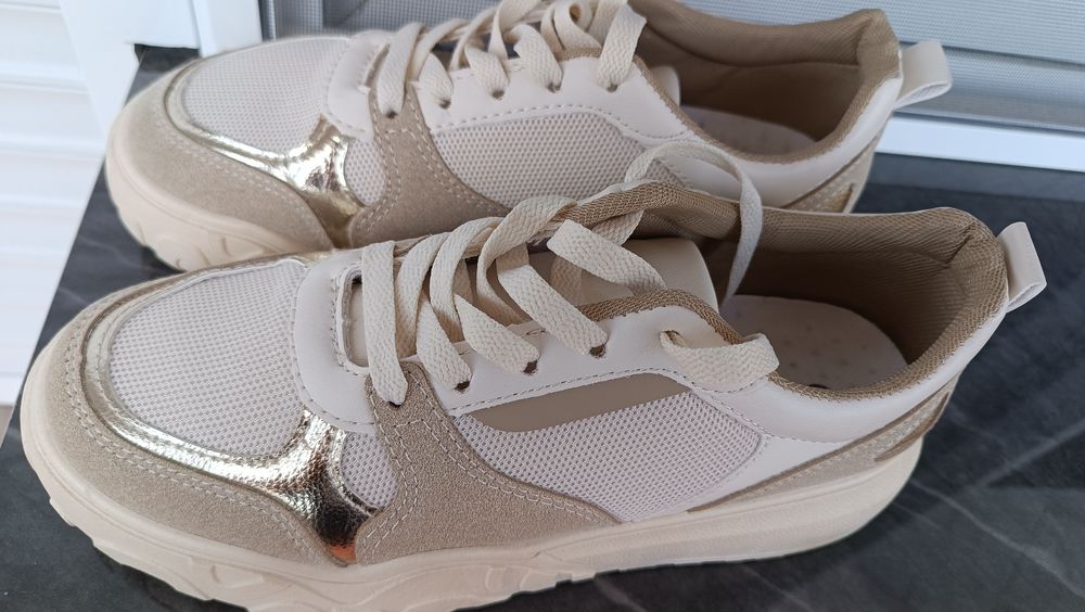 Дамски бежови обувки Marquiiz