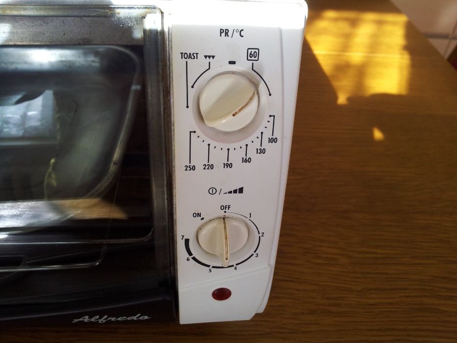 Cuptor prajitor incalzitor toaster mic - DeLonghi Alfredo 1380 W