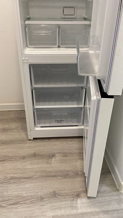 Холодильник Indesit