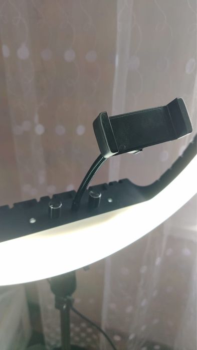 Продам кольцевую  лампу