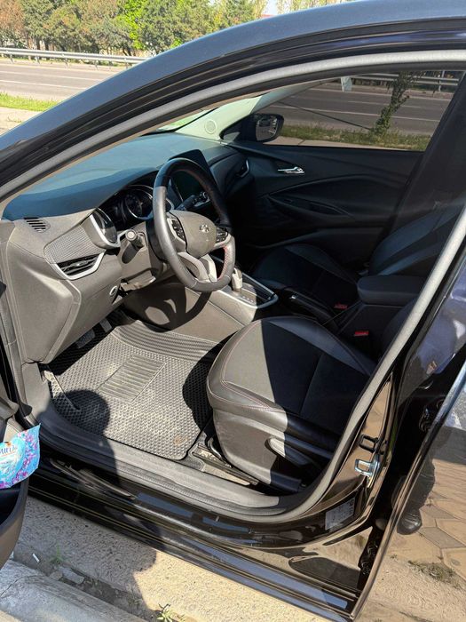 Chevrolet Onix Redline