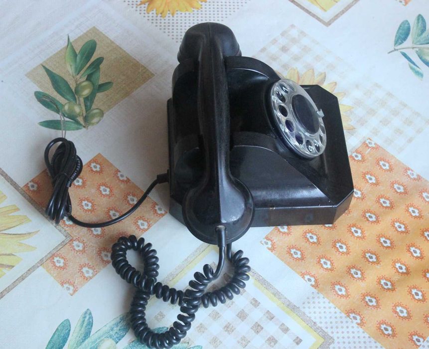 Телефон от бакелит - български