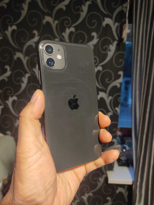 Продаю iPhone 11