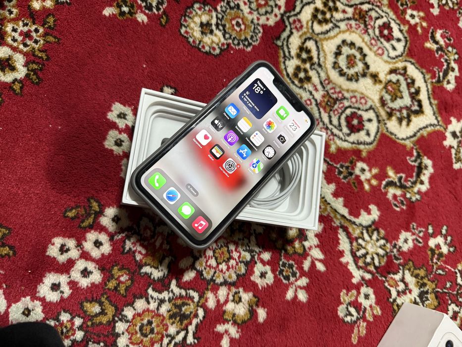 Продам iphone 11 64гб