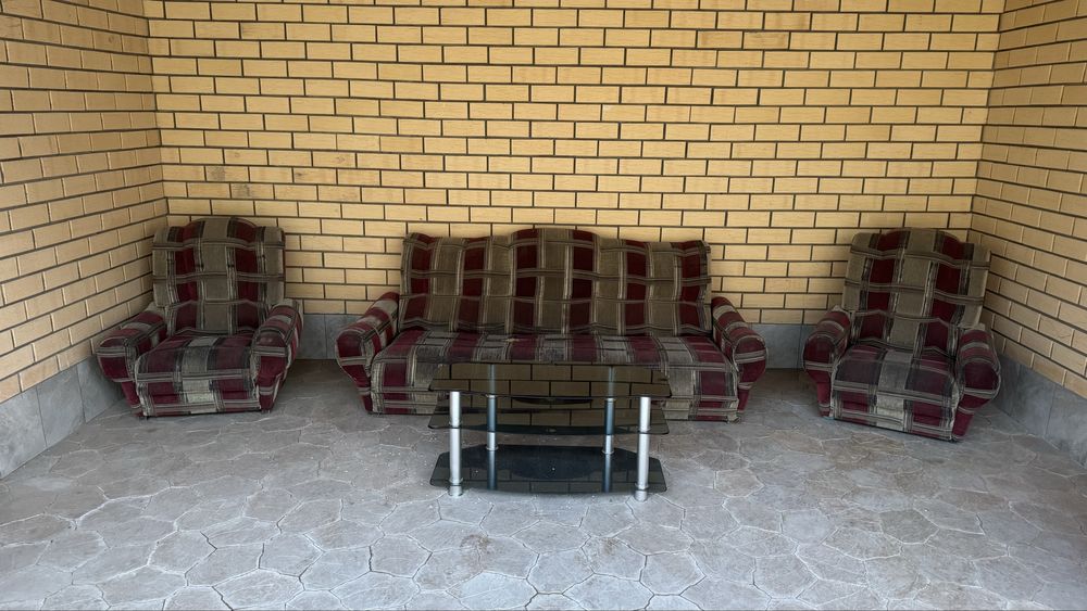 продается диван , 2 кресла