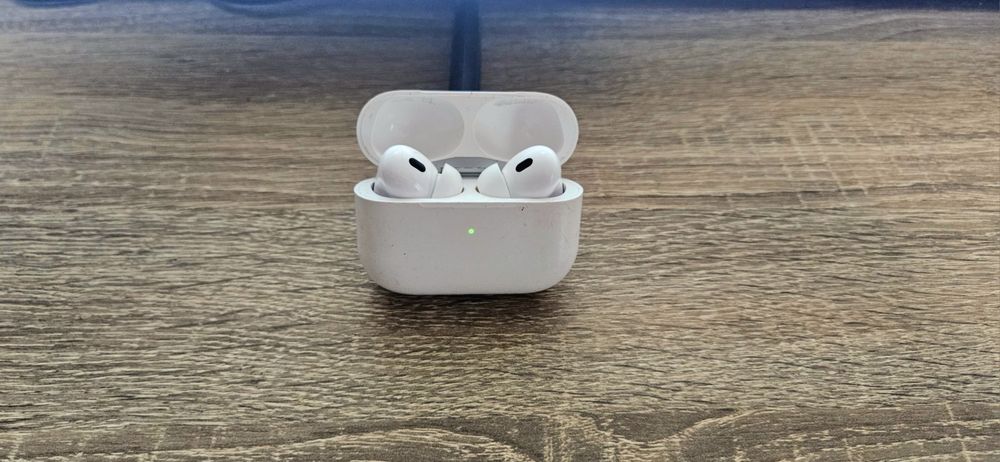 Apple Airpods pro 2 + Гумен калъф