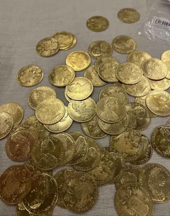 Vând monede placate cu aur de 24 de karate avem monede mari cât și ave