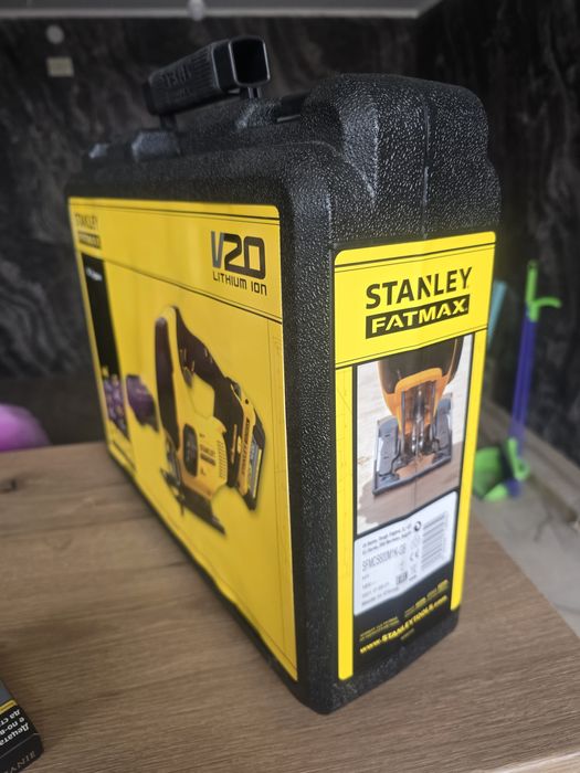 Aкумулаторен прободен трион Stanley Fatmax SFMCS600B.