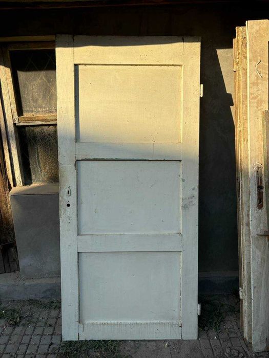 Деревянные б.у. двери (7 штук) 30 000 сум за 1 штуку без коробок