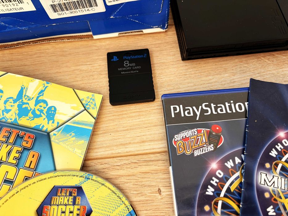 PlayStation 2 Slim модел 90004 с кутия, 5 игри и два джойстика