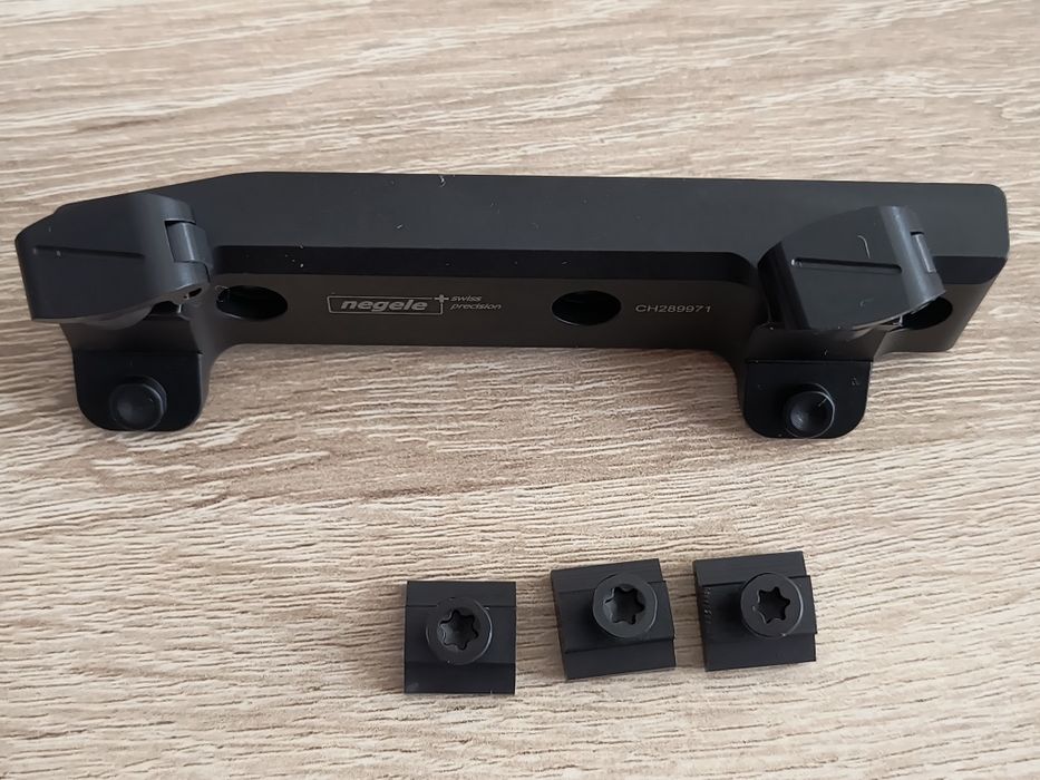 Prindere/montură Blaser R8/R93 nouă cu inele de 30mm sau șină