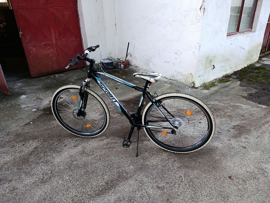 Vând bicicleta folosita putin