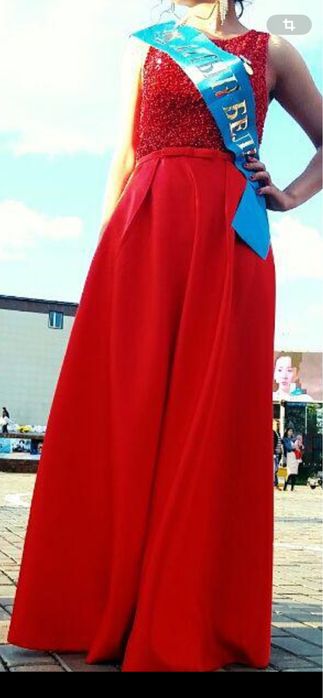 Вечерние платья продоется