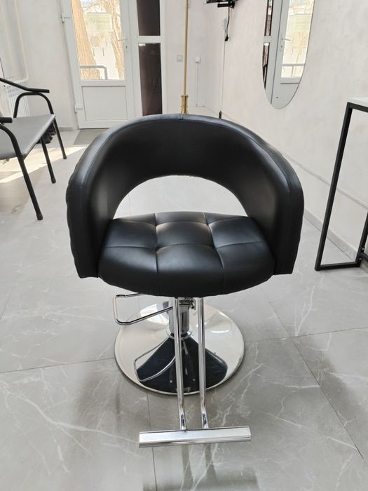 Продам 2 кресла - парикмахерских, для барбер