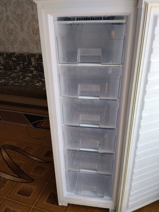 Продам морозильную камеру