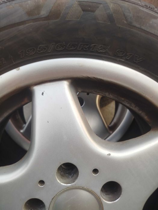 Продавам!
Гуми с джанти от Мерцeдес ц 220