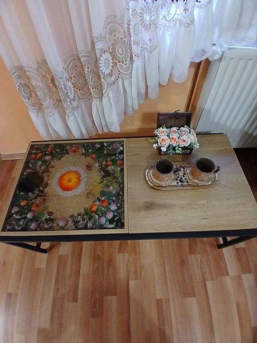 Masuta de cafea.