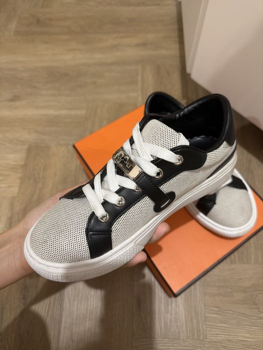 Продам женские кроссовки в стиле Hermès.