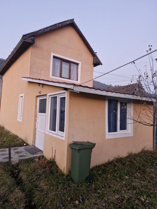 Vând casă   cabana  zona de munte