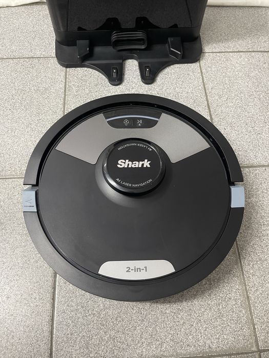 Робот прахосмукачка Shark 2 в 1