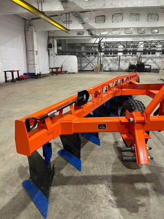 Плуг навесной усиленный ПНУ-8*40