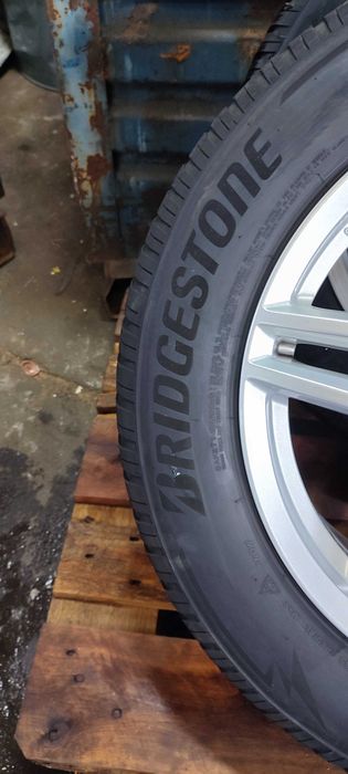 Vând sau schimb Jante r18 cu cauciucuri de iarna vara Bridgestone