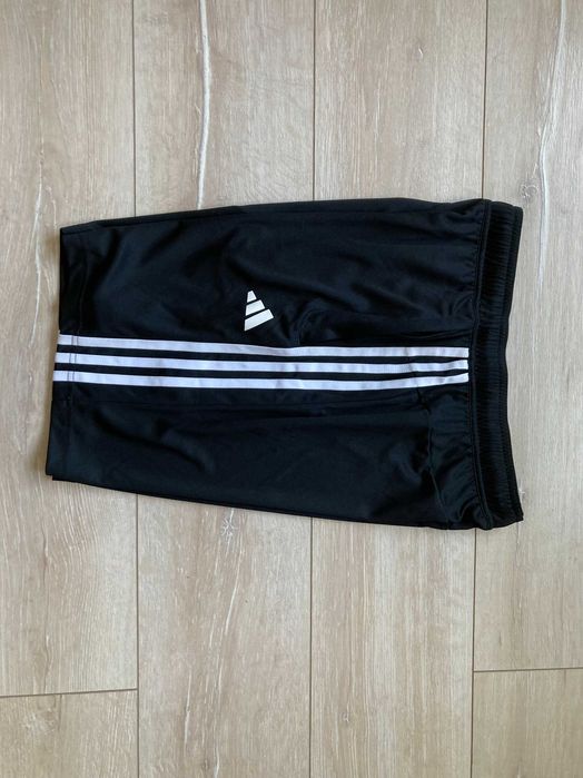 НОВИ Adidas TRAIN ESSENTIALS PIQUÉ 3-STRIPES мъжки къси панталони къс панталон шорти М