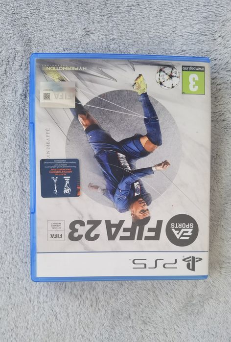 Vând FIFA23 pentru PS5