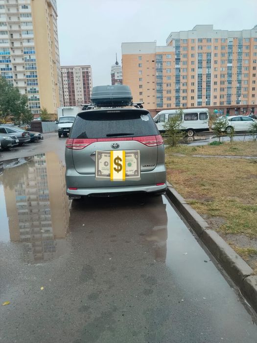 Срочна продам машину тайота эстима