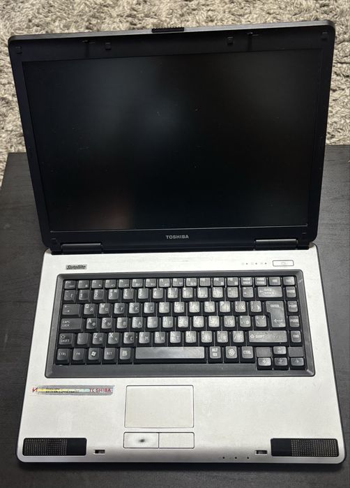 Продавам лаптоп Toshiba и iPad Air