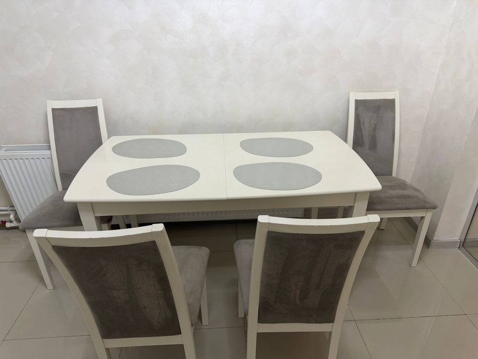 Masa Extensibila cu scaune de bucatarie sau living