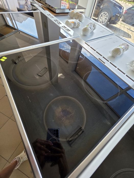 Свободностояща печка с керамични котлони Gorenje