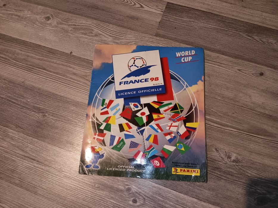 албум france 98 събран, без емблемата на България