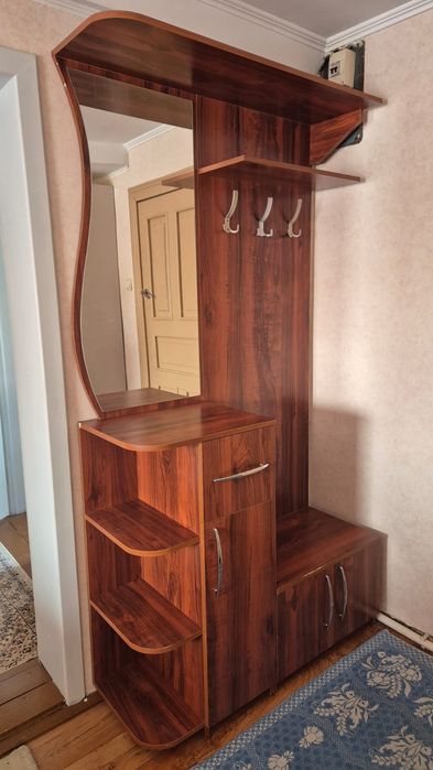 Продам прихожую для гостиной