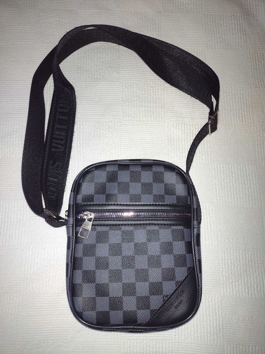 Borseta Louis Vuitton maro gri negru si Lacoste negru unisex