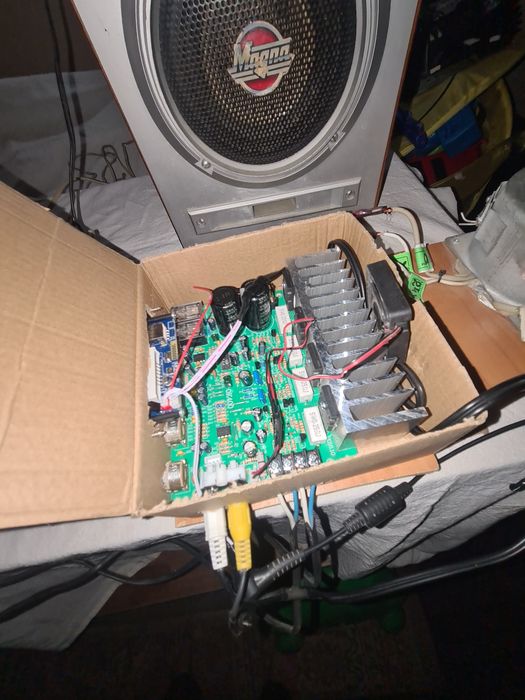 Usilitel i 4ta kalo'nka Usilitel 250w beradi ovozi juda baland